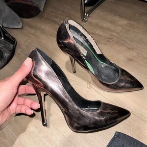Sexy gun metal heels!